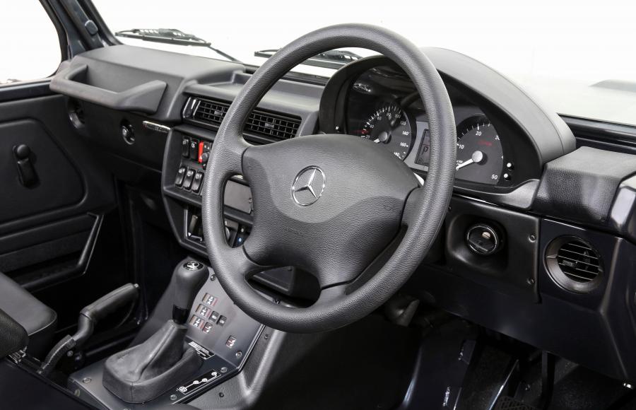 Интерьер Mercedes-Benz G300 CDI Professional (W461) 2017 года  (AU) (фото 37 из 40)